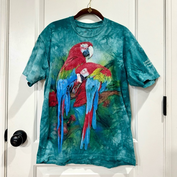The Mountain Tops - THE MOUNTAIN RAINBOW PARROT TIE DYE GRAPHIC TEE